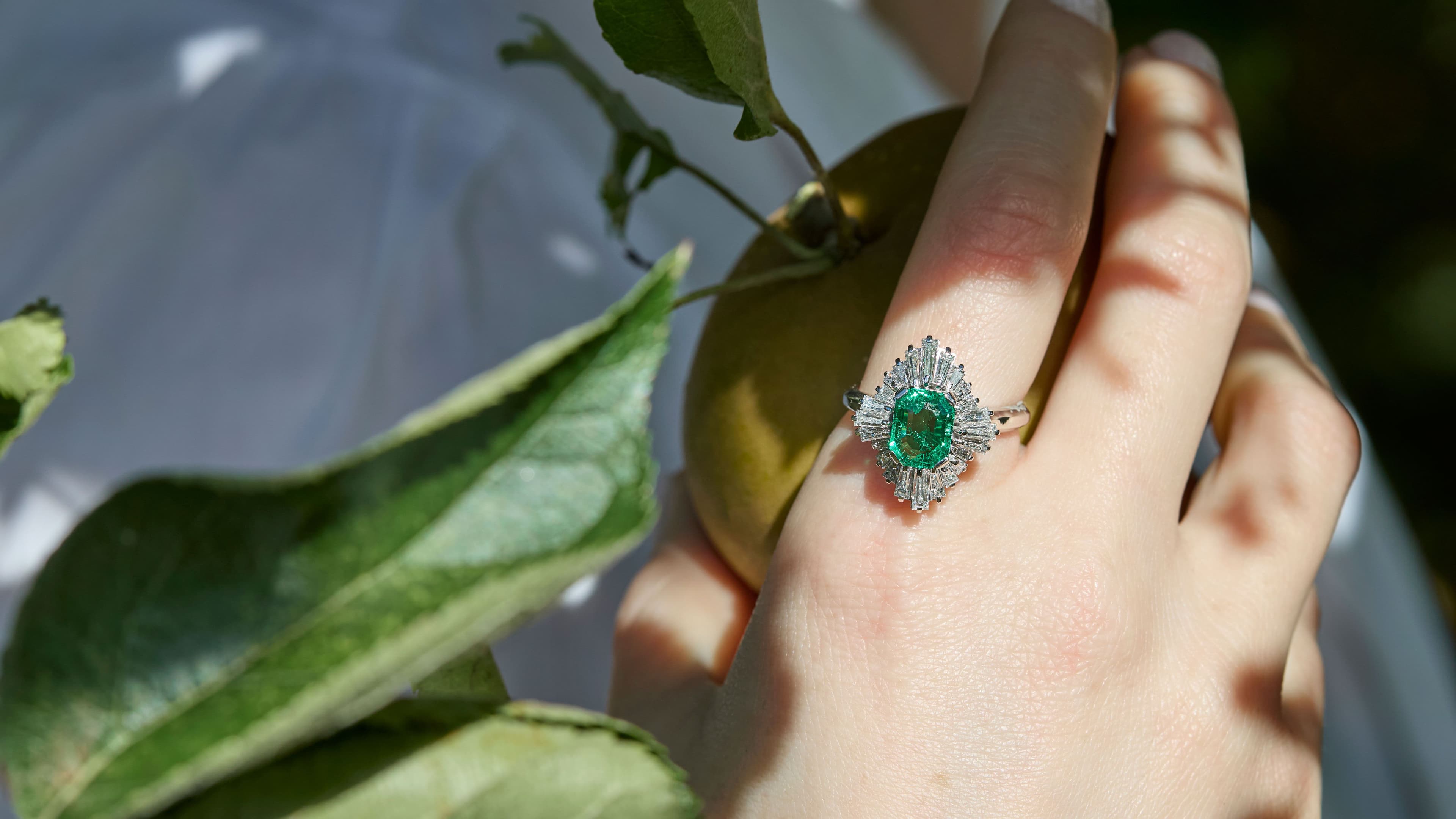 How to buy jewellery at auction