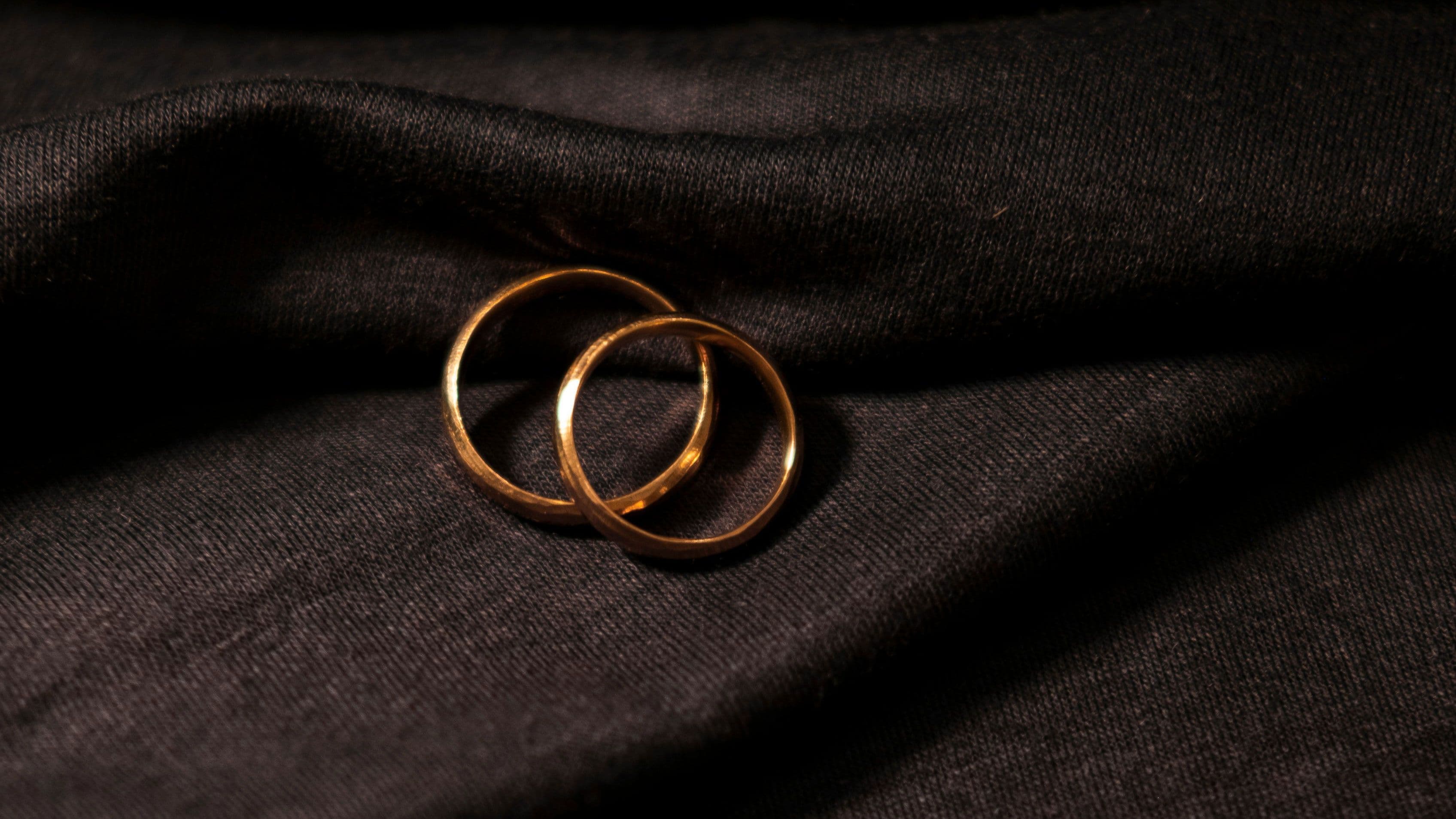 Sell Signet Rings & Gold Bands at Auction