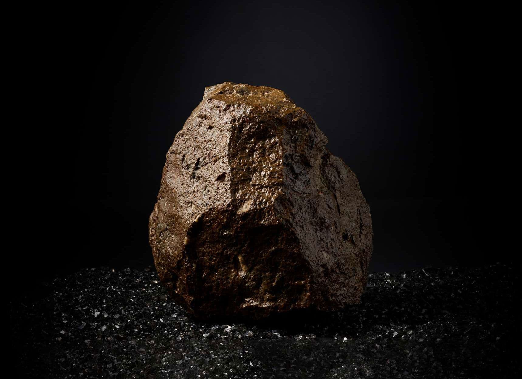 EL MILHAS 002, AN EXCEPTIONALLY LARGE LUNAR METEORITE
