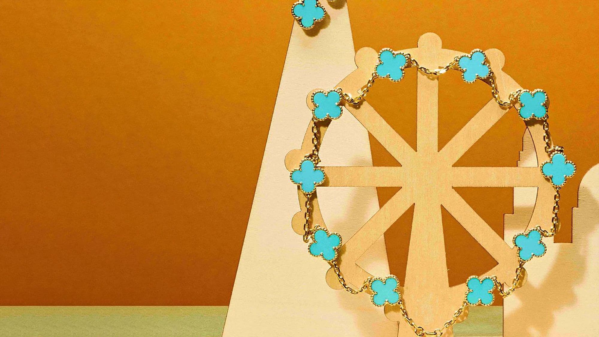 Van Cleef & Arpels: Alhambra in Turquoise