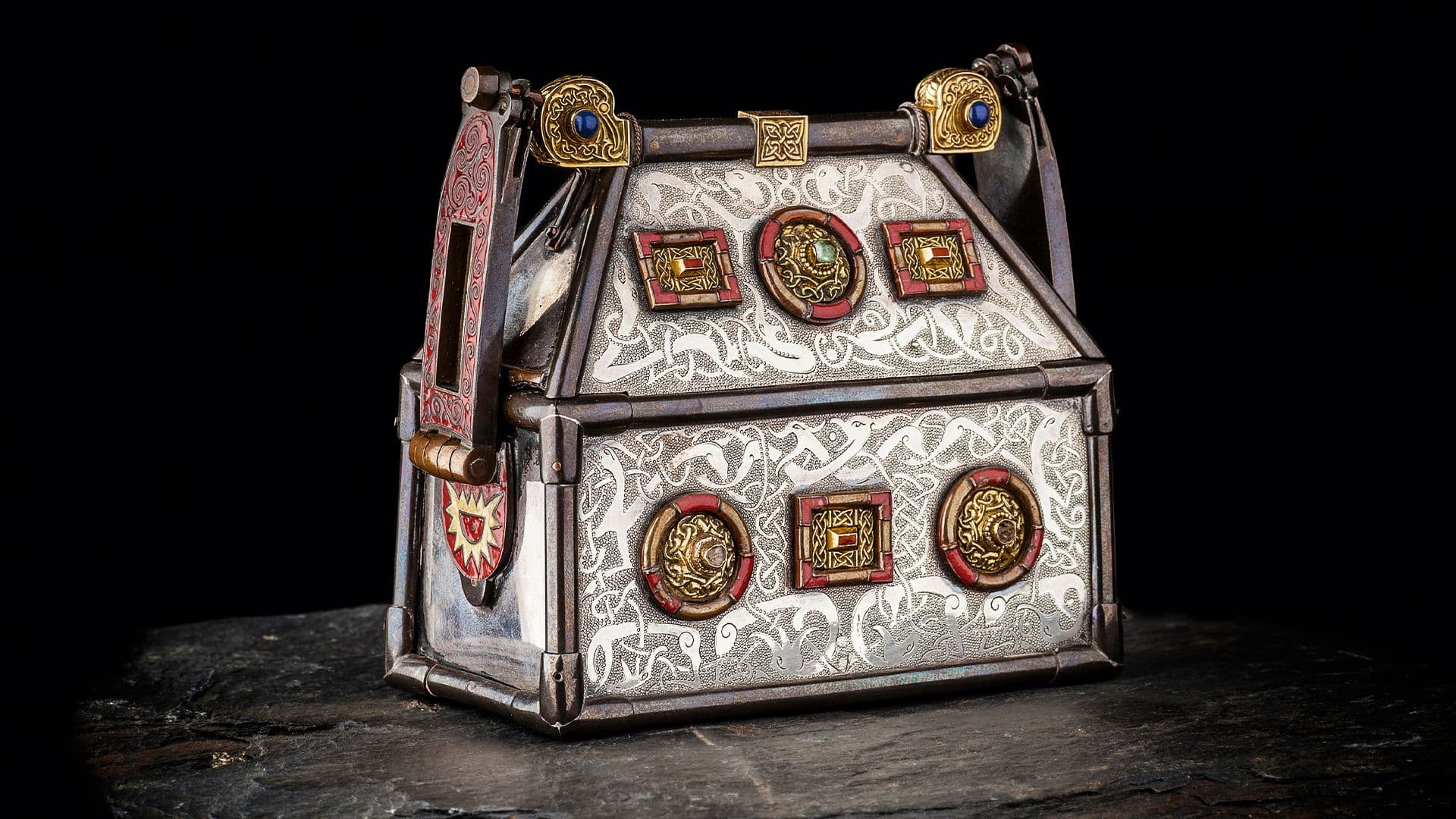 Bruce, Bannockburn and the Monymusk Reliquary banner