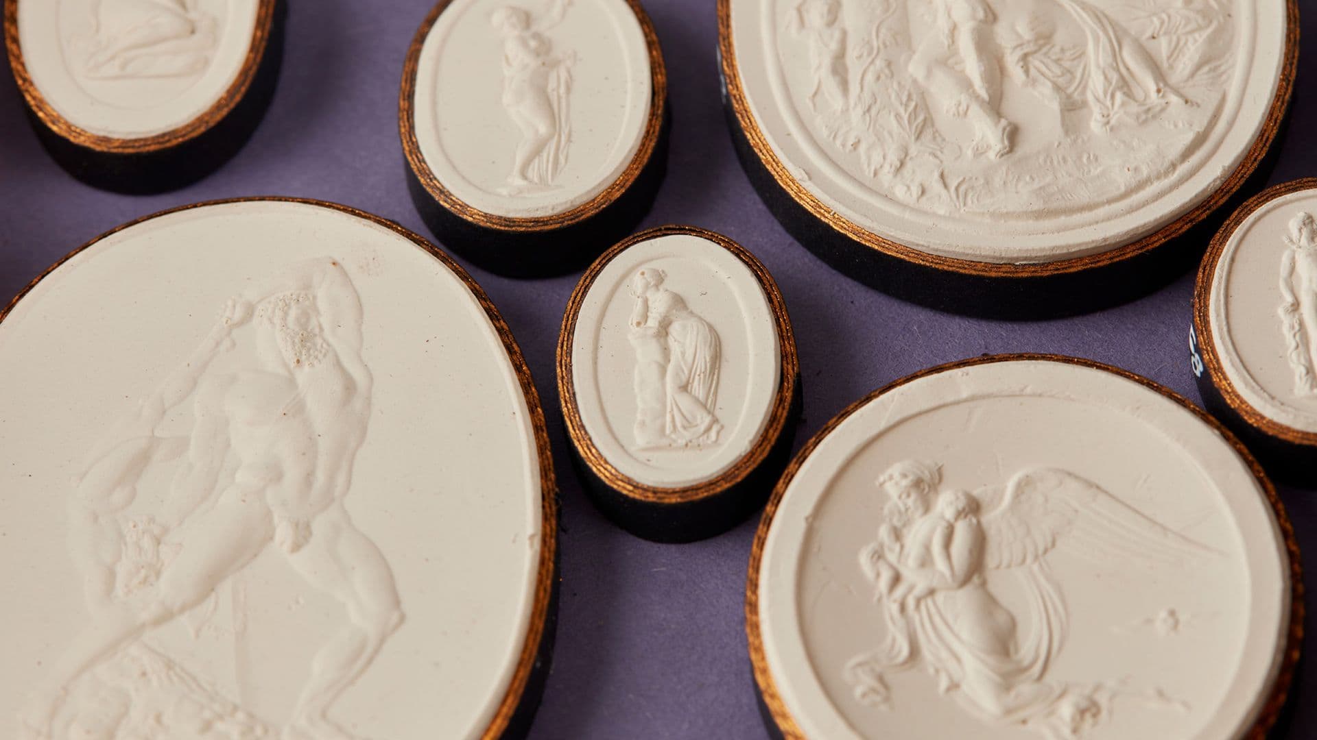 BOXED COLLECTION OF GRAND TOUR PLASTER INTAGLIOS | LATE 19TH/ EARLY 20TH CENTURY | Sold for £1,197